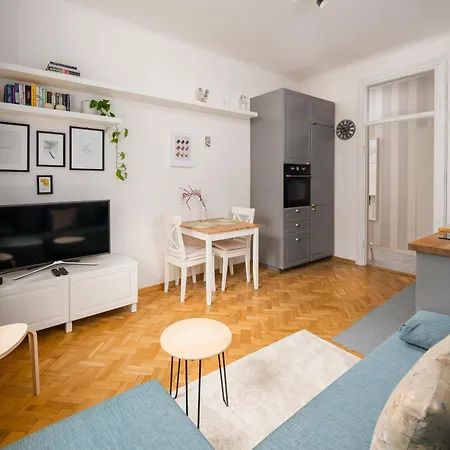 Metro Raclawicka Charming By Bookinghost Apartman
