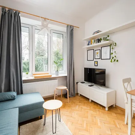 Metro Raclawicka Charming By Bookinghost