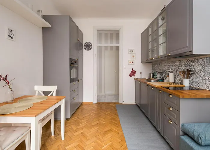 Metro Raclawicka Charming By Bookinghost Warszawa