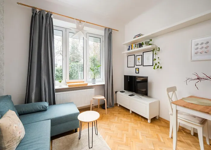 Metro Raclawicka Charming By Bookinghost