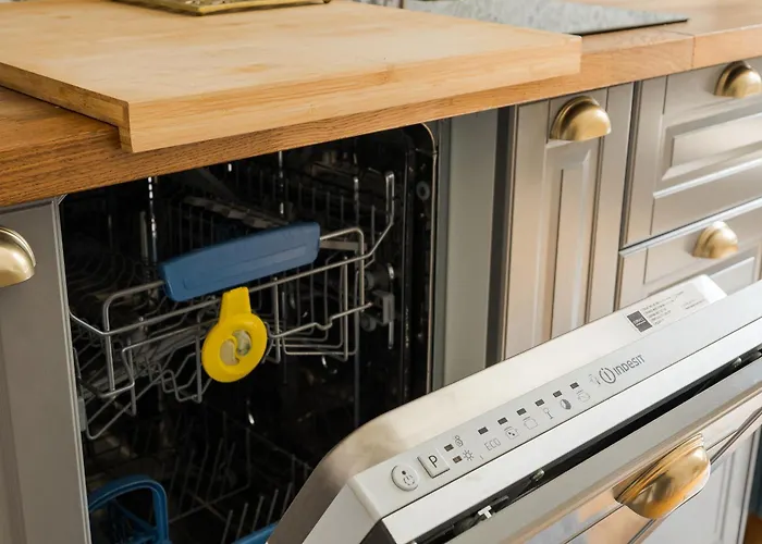 Metro Raclawicka Charming By Bookinghost *