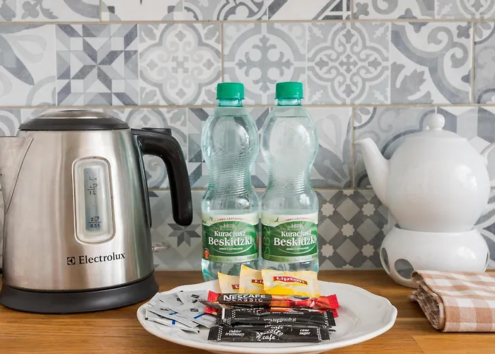 Metro Raclawicka Charming By Bookinghost *