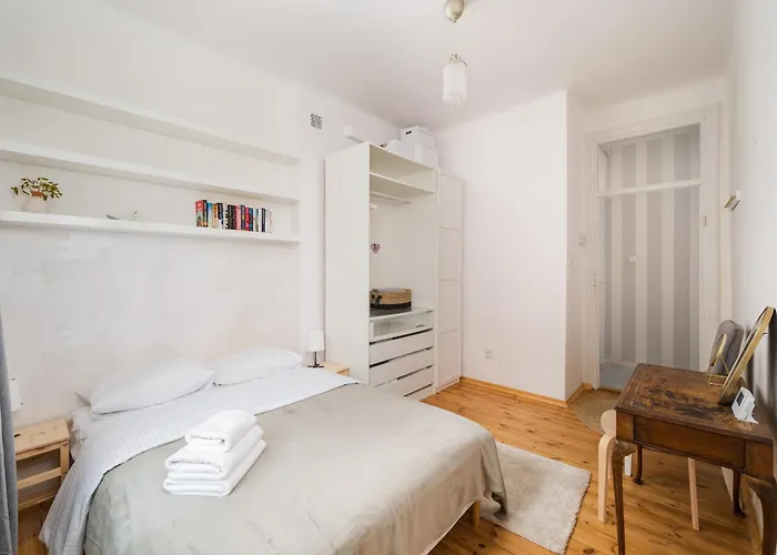 Metro Raclawicka Charming By Bookinghost * Warszawa