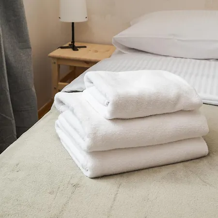 Metro Raclawicka Charming By Bookinghost وارسو