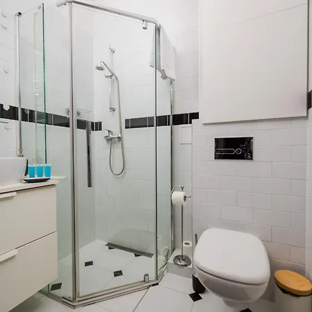 Metro Raclawicka Charming By Bookinghost * وارسو